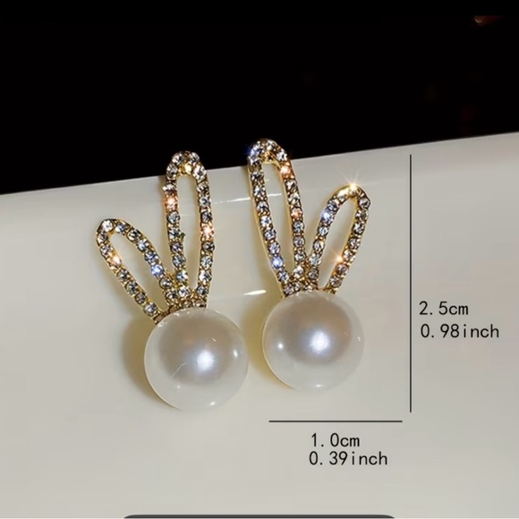 Pearl and Rhinestone bunny earrings - Picture 3 of 3